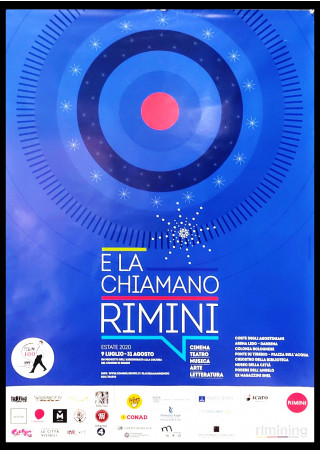 2020 * Cartel Original "Fellini 100, E La Chiamano Rimini" (A-) Italia